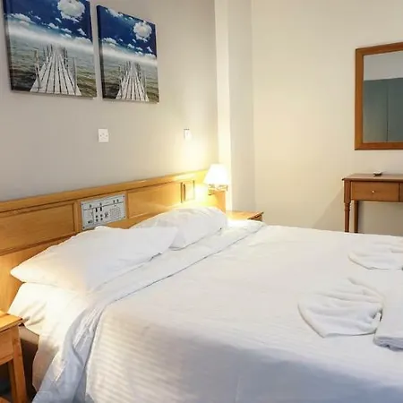 Dioni Hotel 2*